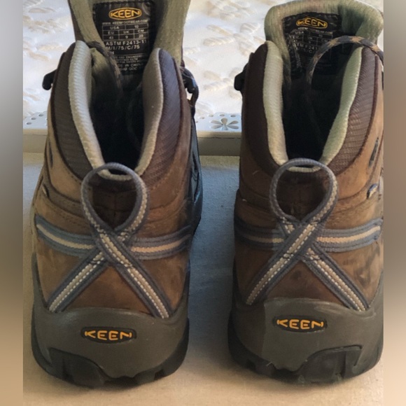 Keen Woman’s Targhee Waterproof Hiking Boots. Mid Height. Woman’s Size 10 - Picture 5 of 11